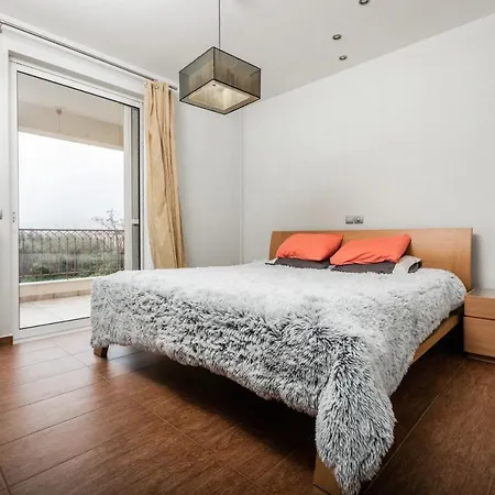Apartment Lara *